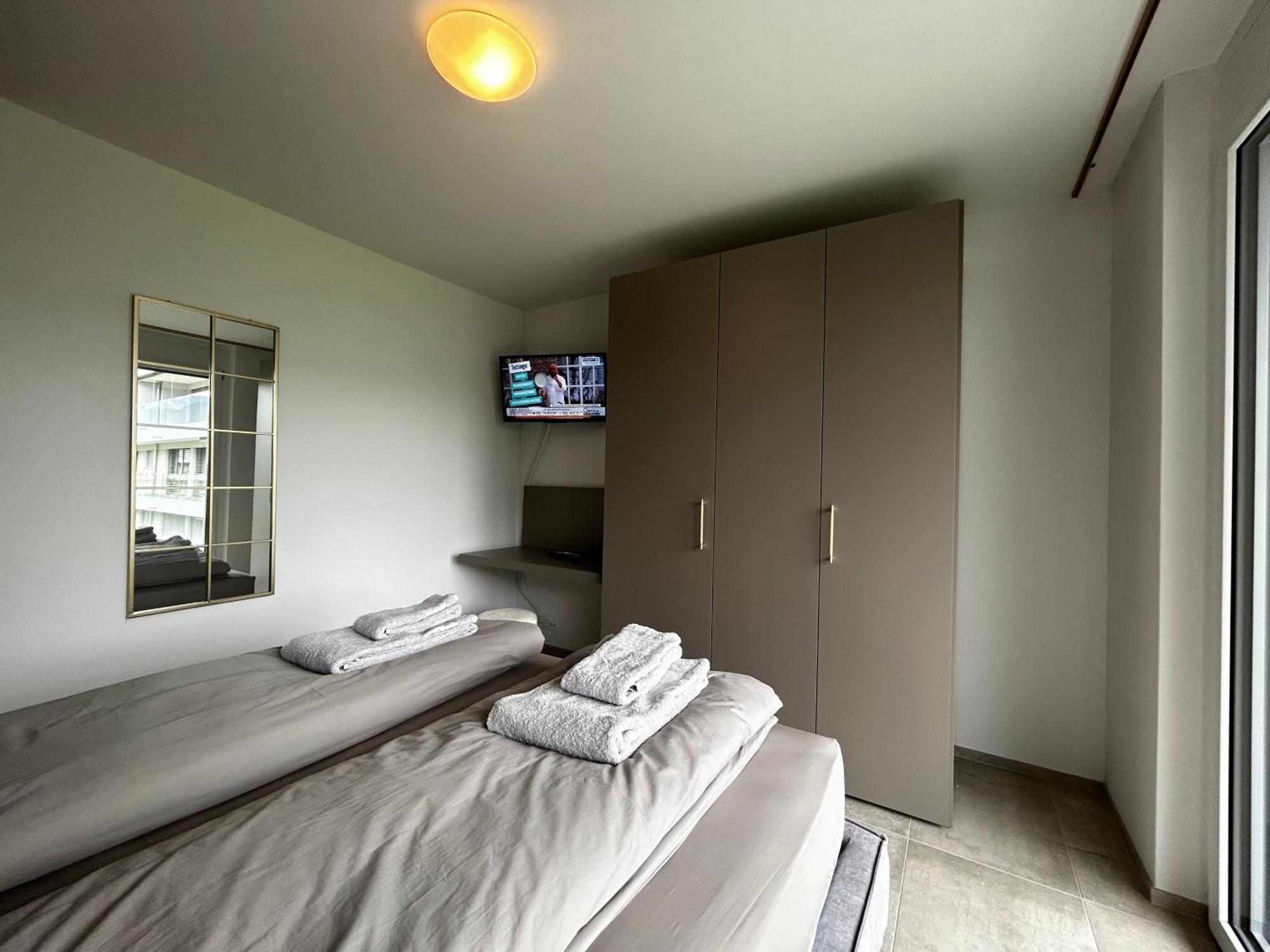 Family Apartment, Near The Beach Whit Private Park 洛迦诺 外观 照片