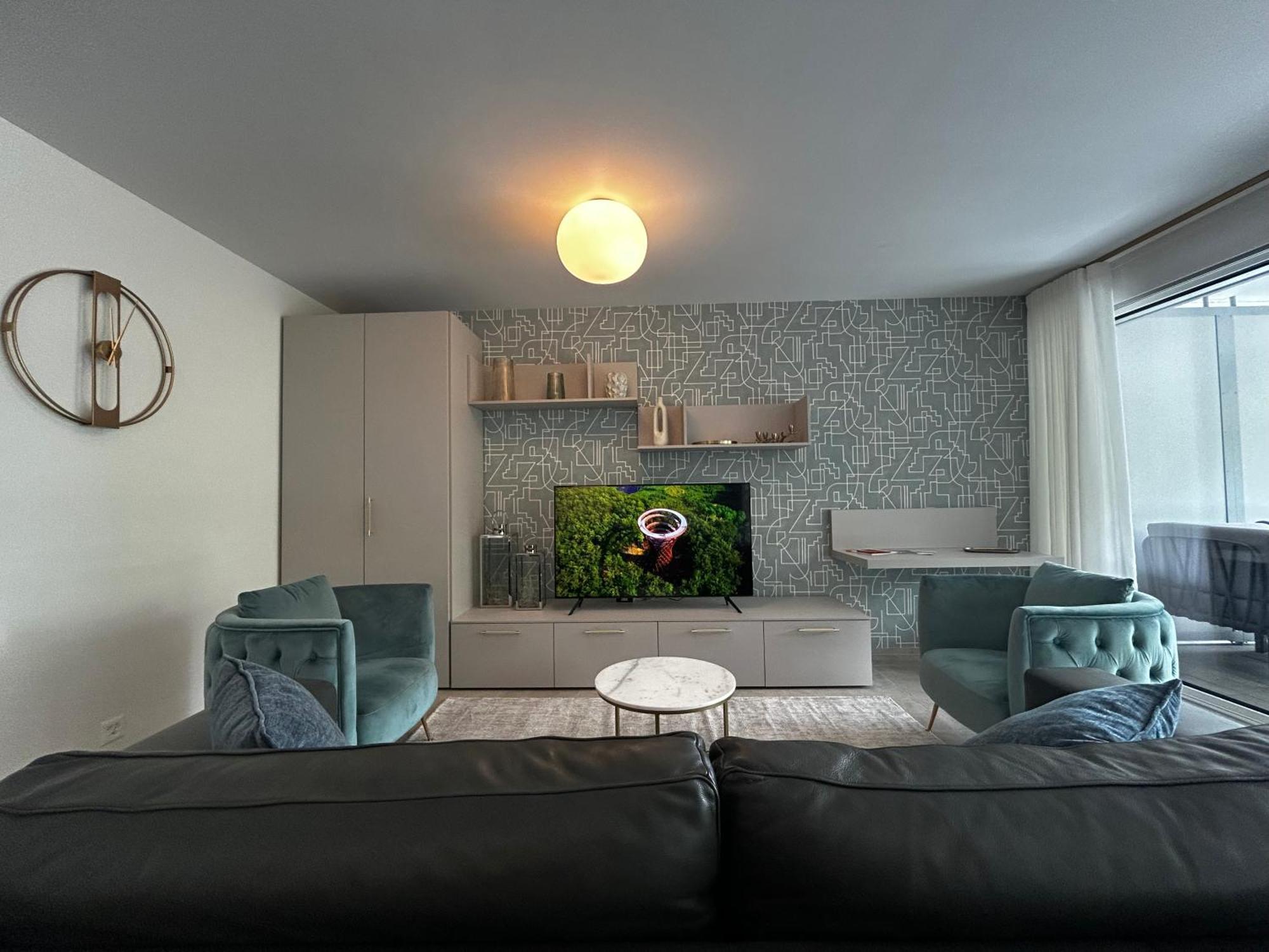 Family Apartment, Near The Beach Whit Private Park 洛迦诺 外观 照片